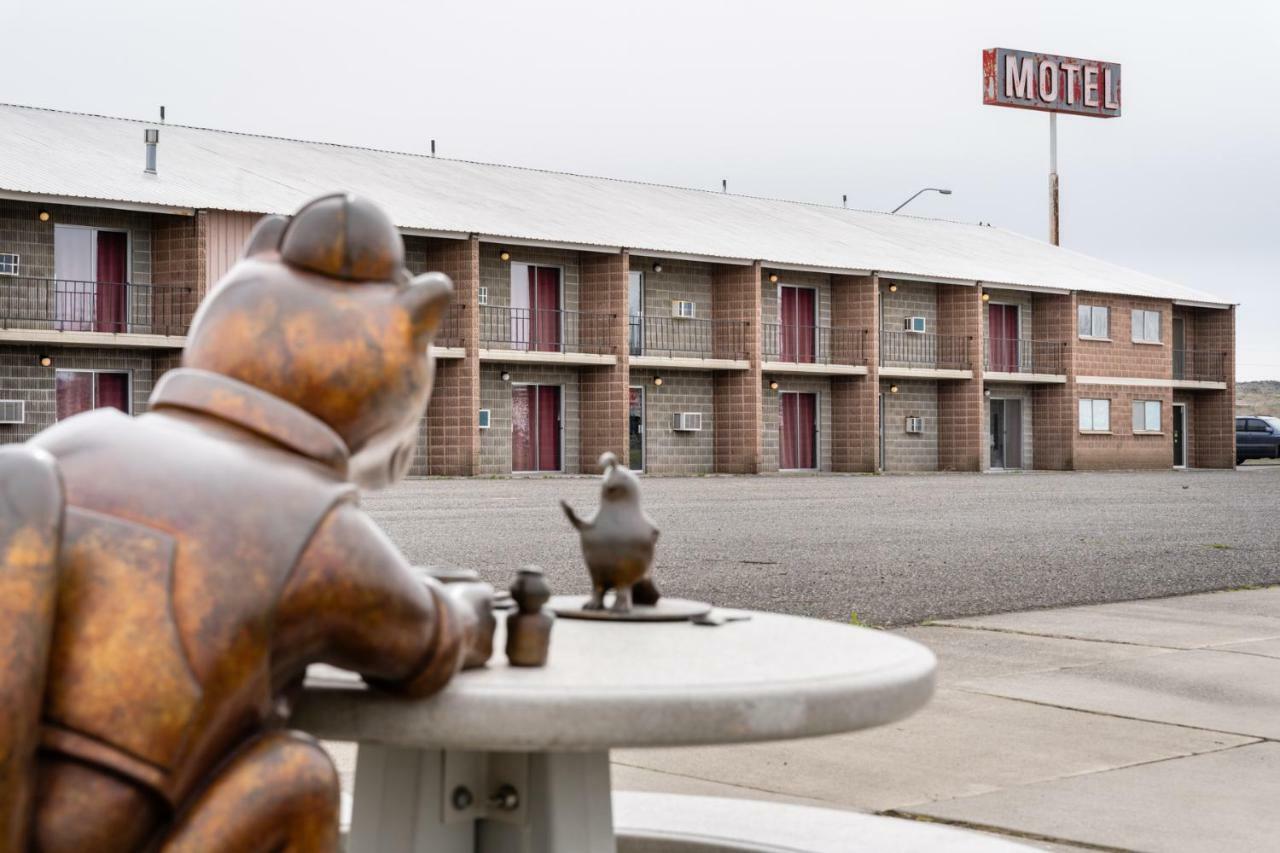 M&M Motel Connell Exterior photo